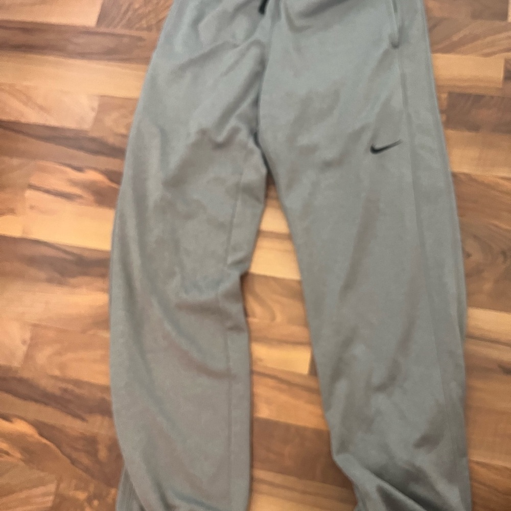 Nike Women’s Gray Sweatpants